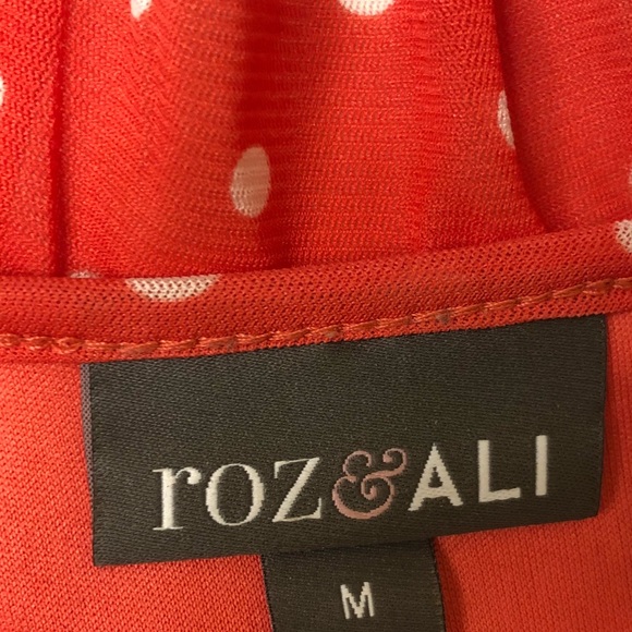 Ladies sleeveless blouse. - Picture 2 of 2